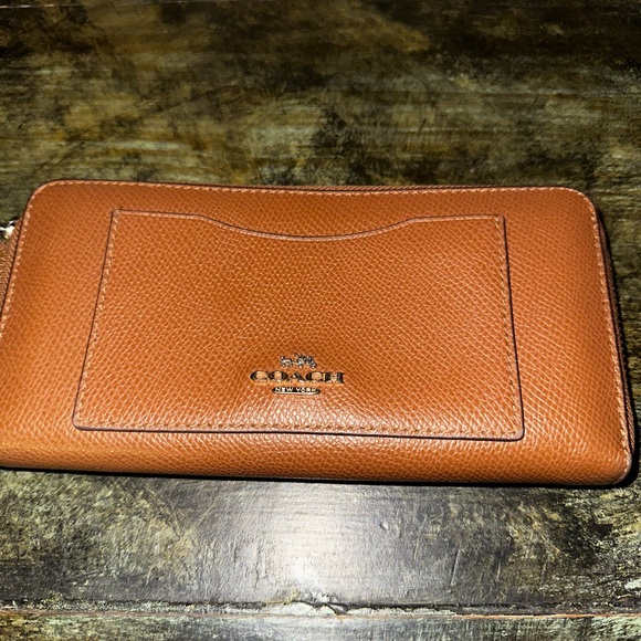 NWOT COACH LEATHER WALLET!! - Picture 10 of 13